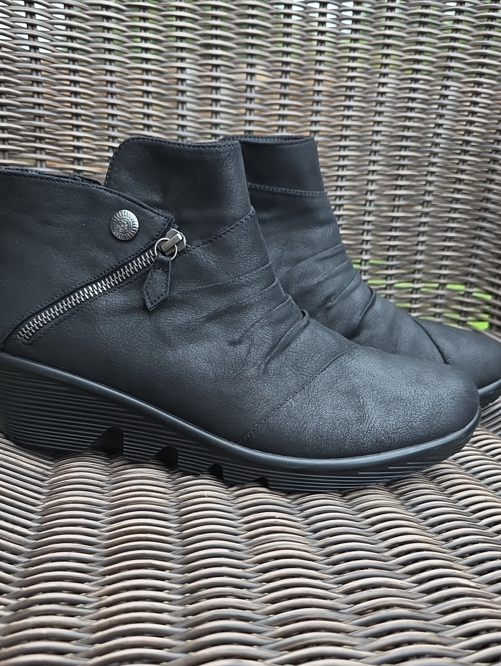 Skechers Double Trouble Wedge Booties ←